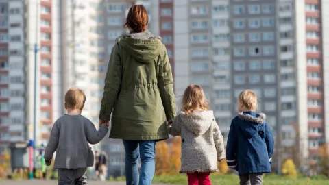 По земельному налогу многодетным вычитают шесть соток — участок в восемь соток облагается как два