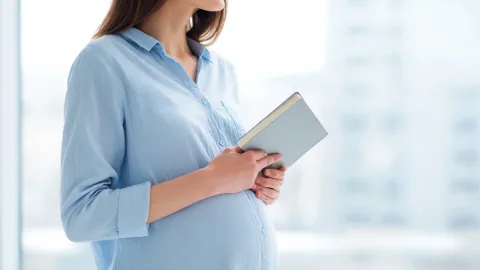Пособие по беременности и родам в 2026 году — до 955 836 ₽ за 140 дней отпуска