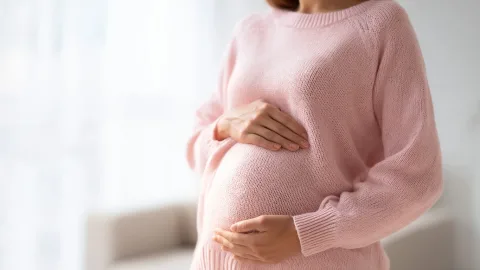 Латентная фаза родов у первородящих может длиться до 20 часов, у повторнородящих — до 14