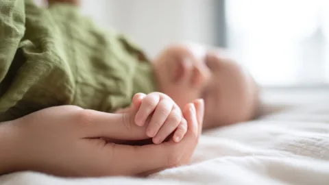 Стандартный декрет — 140 дней, а при осложнённых родах послеродовая часть растёт с 70 до 86 дней